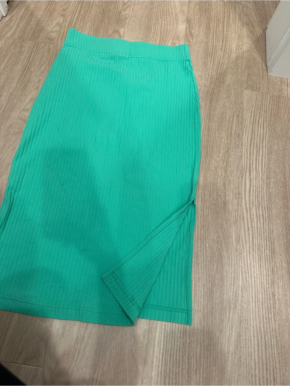 Nike Kelly Green Ribbed Midi Skirt with White Swoosh - Picture 6 of 8